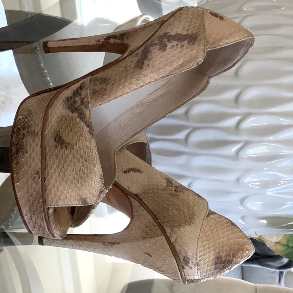 House of Harlow Snake skin 5” heel w/ 1” platform